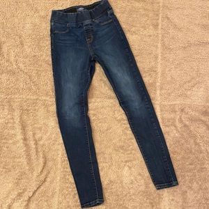 Old Navy Rockstar built in sculpt pull on jeans 2